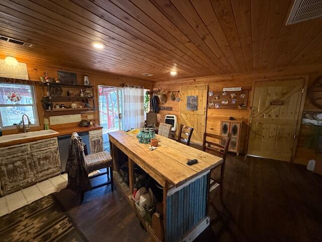 501 S Woodlawn Avenue